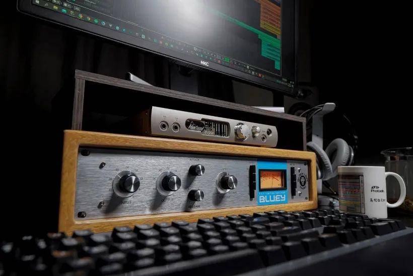 唯一真正完全再现传奇混音师CLA工作室中1176型压缩器的硬件—Black Lion Audio Bluey黑狮蓝脸使用使用教程技巧